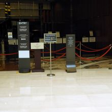 誰もいない入り口