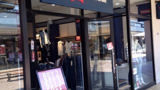 ジーンズの深い藍色