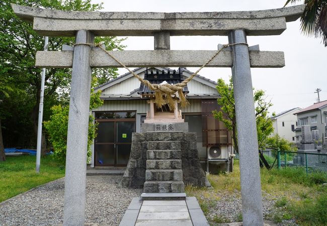 公園の方に神武天皇の碑