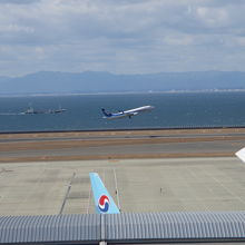 飛行機の離発着がみれます