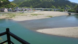 青い清流