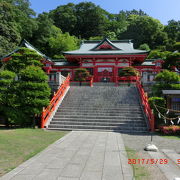 街並み一望、奇麗な印象の神社