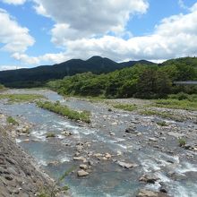 橋からの「松川」の眺めです