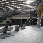 のどかな駅の風景