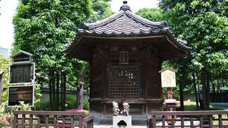 戦火をくぐりぬけた歴史あるお堂