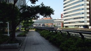 川沿いがリッチな空間になっています