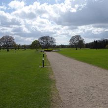 城前の広大な庭園