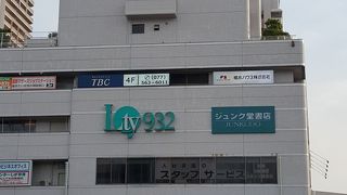 カジュアルな駅前ビル？