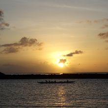 2017年4月ハガニア湾のサンセット、雲が多いのが玉に瑕TT