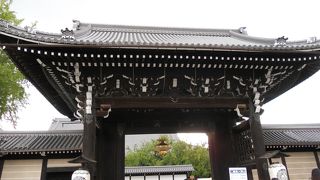 見ごたえたっぷりの大きな門☆