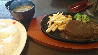 懐かしい雰囲気の落ち着いたレストラン