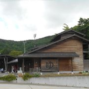 エコーラインの手前にある緑豊かな小さな温泉街です