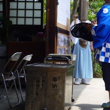 お祭り最中に地元のお祭りも