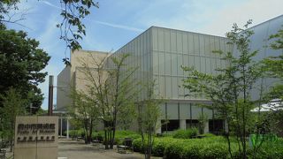 静かに鑑賞するには良い美術館（府中市美術館）