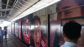 バンコクの便利な高架鉄道