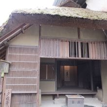 奥に南天柱が使われているのが見えます