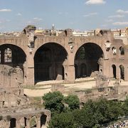 フォロ・ロマーノの遺跡の中でも一番大きなもの