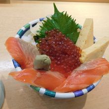 鮭イクラ丼