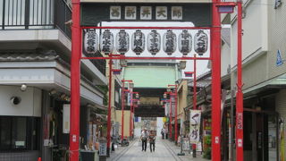 西新井大師の参道です