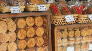 西新井大師参道のお煎餅屋さん