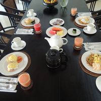 朝食は、シェフがヴィラまで作りに来てくれます。