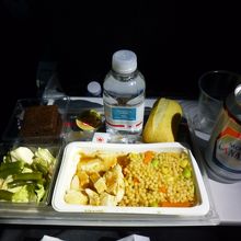 復路便の1度目の機内食。これは美味しかった！