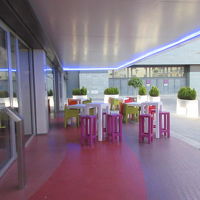 ホテルメインエントランス前のバー