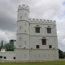 白い綺麗な建物です