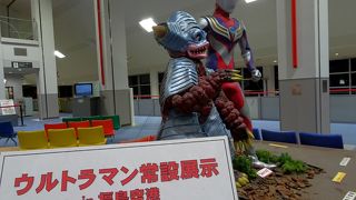 ウルトラマンがあちこちにいる空港