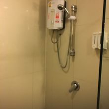 シャワー室。きれいに清掃されていました。