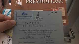 ベトナム航空の特典？（Delta Amex使用）で入場、(ﾟдﾟ)ｳﾏｰ