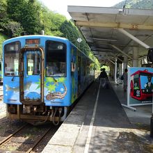 本社や車庫のある錦町駅にて
