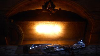 ラファエロの棺があります。