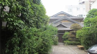 本堂は普通の住宅のような印象でした