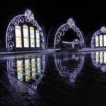 雪化粧したイルミネーション*^^*床に光が反射して・・・