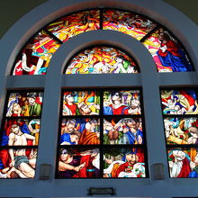 壁面のステンドグラス