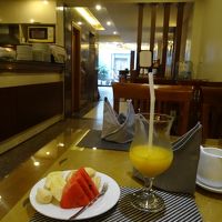 朝食会場、オーダーしたらすぐ作ってくれます。