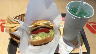 モスバーガー (明洞中央店)