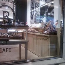 お店のすぐそばです。