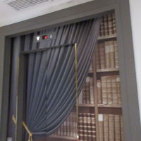 カーテン模様のエレベーター