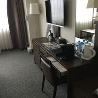 ベッドの反対側のデスク！