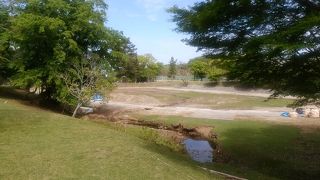 閑静な場所にある