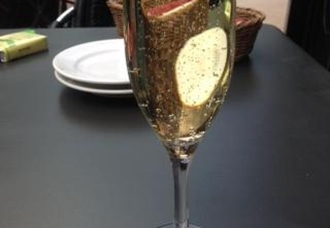 テラスが気持ちいいバル