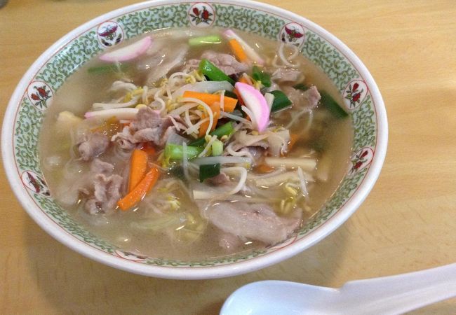 昔から変わらない味、地元客でいっぱいの麺処。