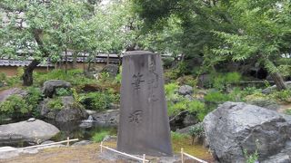 「泉鏡花筆塚」ともう一つありましたが・・　