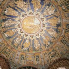 天井のモザイク