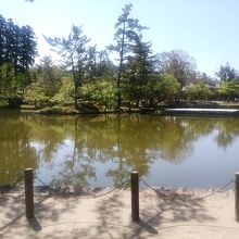 東大寺から見た鏡池です。