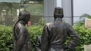 シンガポール川沿いにある彫刻
