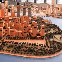 ガーデン・バイ・ザ・ベイの海側にもビル群