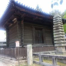 経庫入口があります